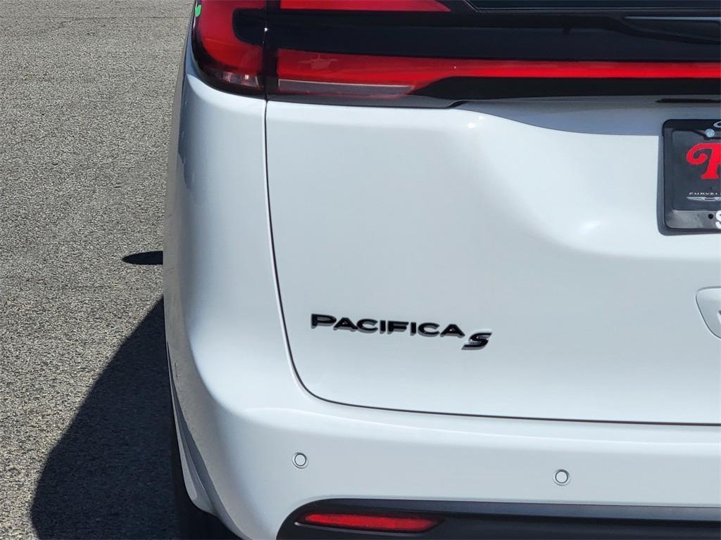 new 2025 Chrysler Pacifica Hybrid car, priced at $42,580