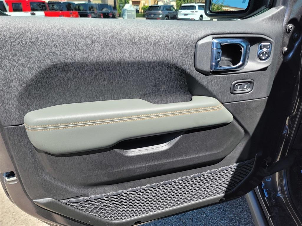 new 2025 Jeep Gladiator car, priced at $51,480