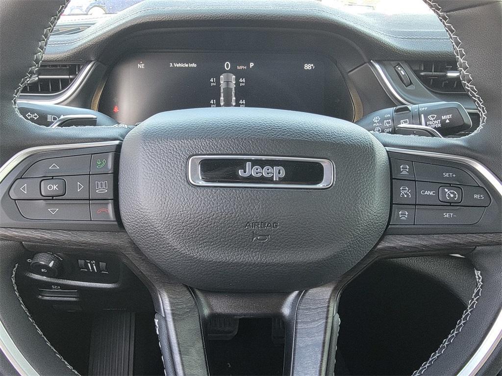 new 2025 Jeep Grand Cherokee car, priced at $41,545