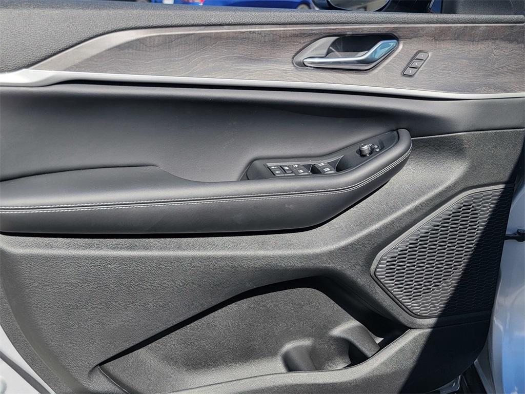 new 2025 Jeep Grand Cherokee car, priced at $41,545