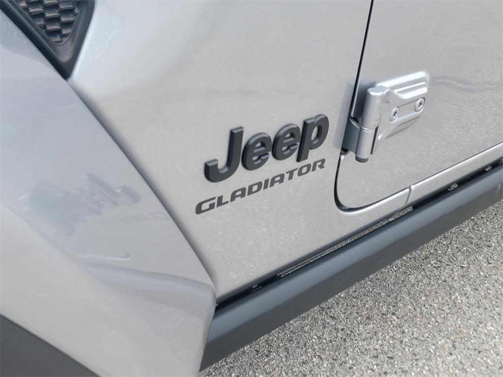 used 2021 Jeep Gladiator car, priced at $32,298