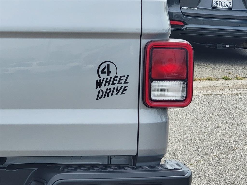 used 2021 Jeep Gladiator car, priced at $32,298