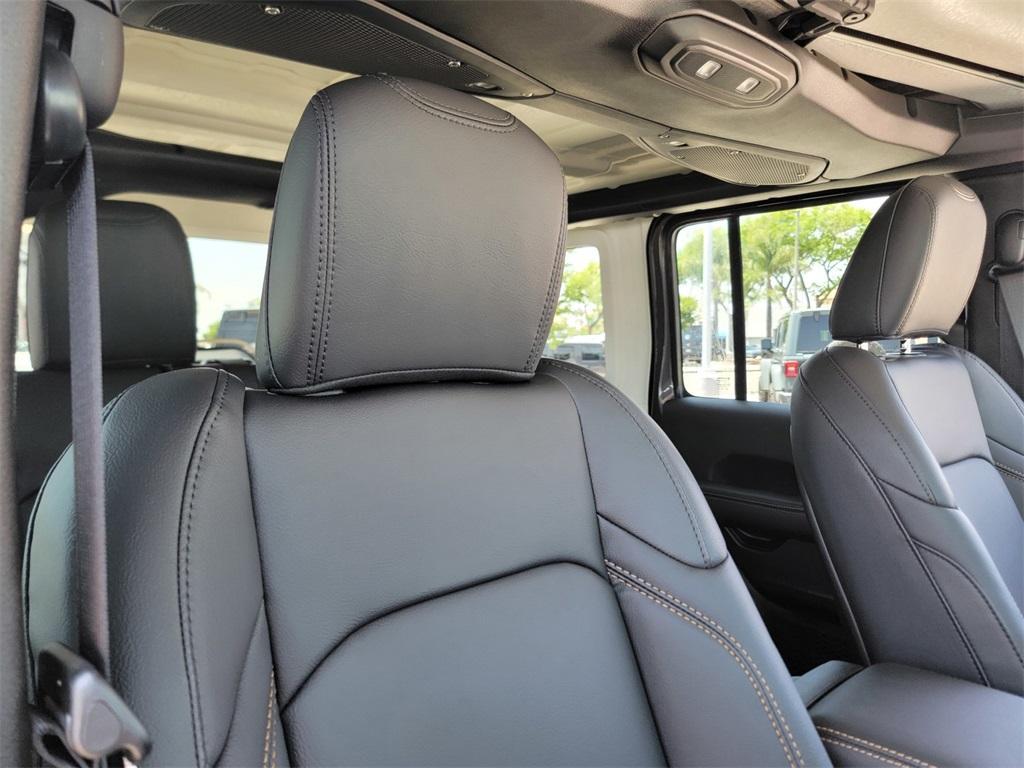 new 2025 Jeep Wrangler car, priced at $47,433