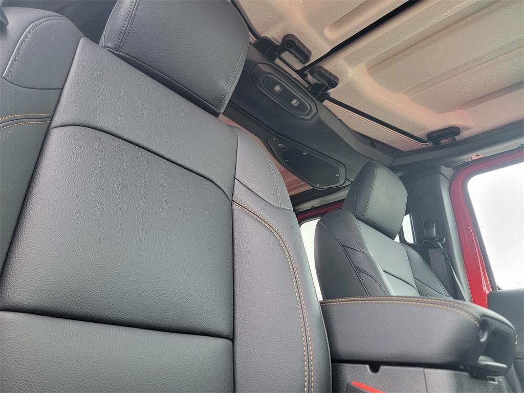 new 2025 Jeep Gladiator car, priced at $43,589