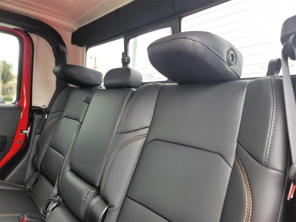 new 2025 Jeep Gladiator car, priced at $43,589