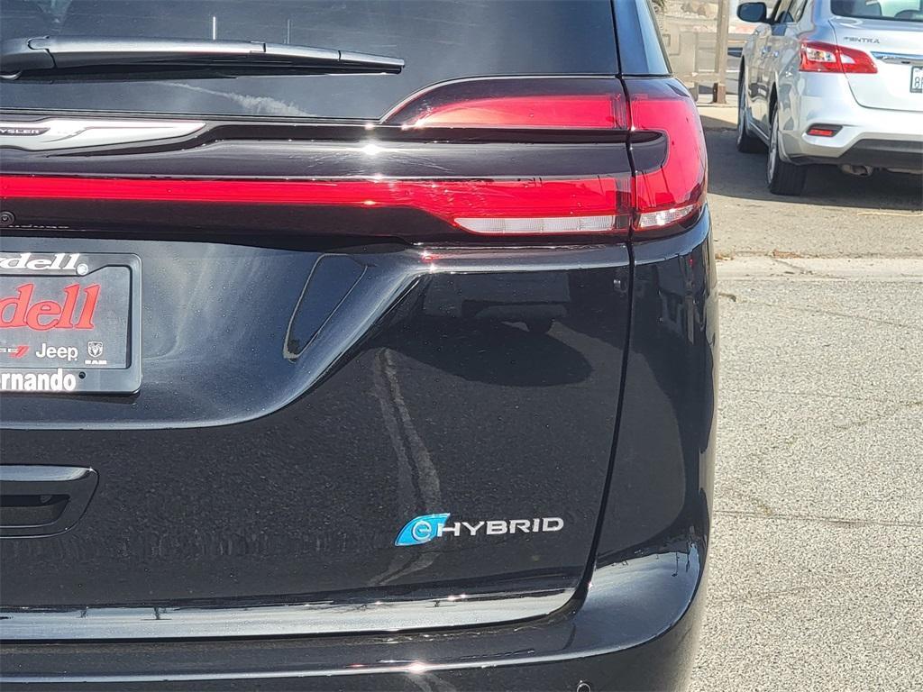 new 2025 Chrysler Pacifica Hybrid car, priced at $43,750