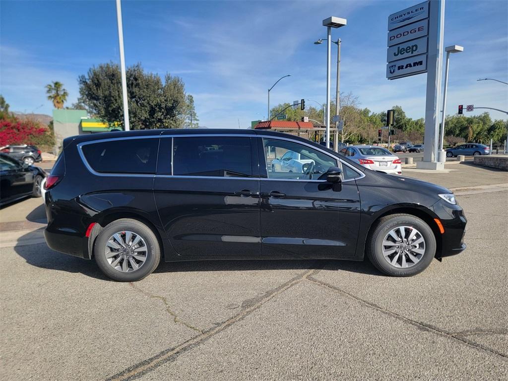 new 2025 Chrysler Pacifica Hybrid car, priced at $43,750