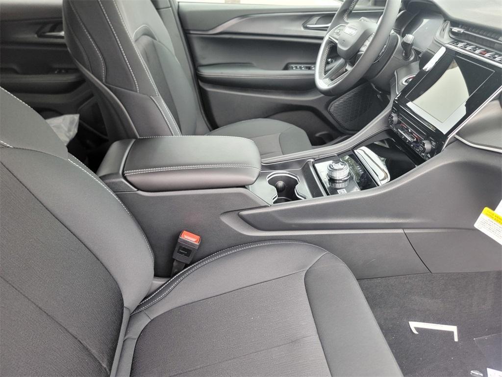 new 2025 Jeep Grand Cherokee car, priced at $34,030