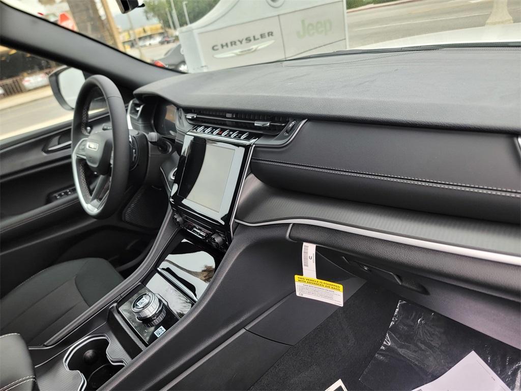 new 2025 Jeep Grand Cherokee car, priced at $34,030