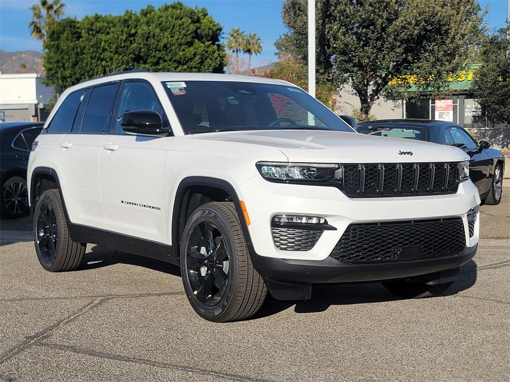 new 2025 Jeep Grand Cherokee car, priced at $44,740