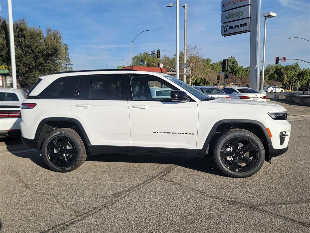 new 2025 Jeep Grand Cherokee car, priced at $44,740