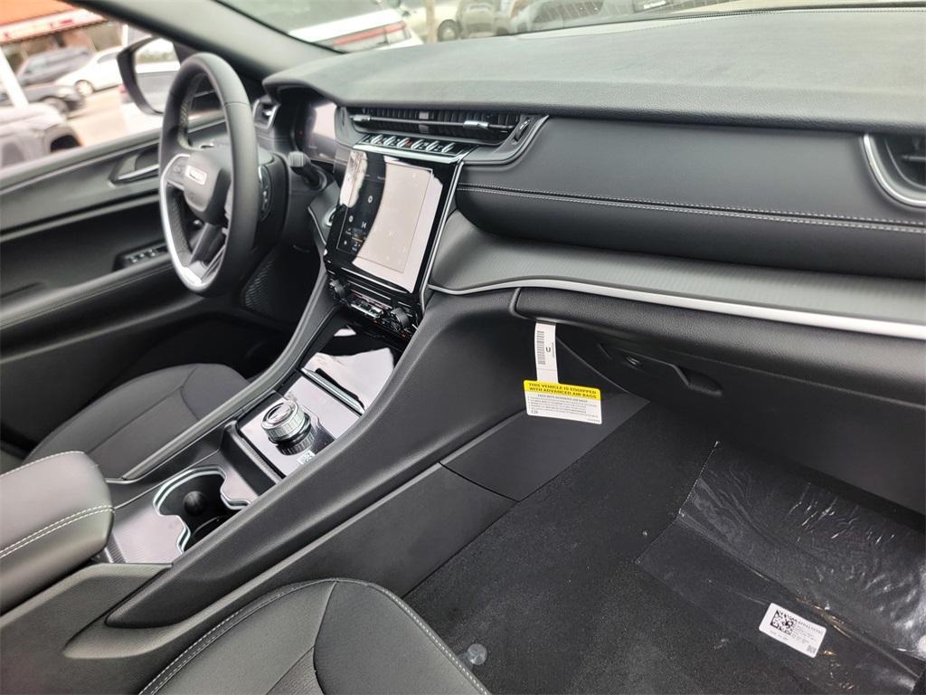 new 2025 Jeep Grand Cherokee car, priced at $34,625