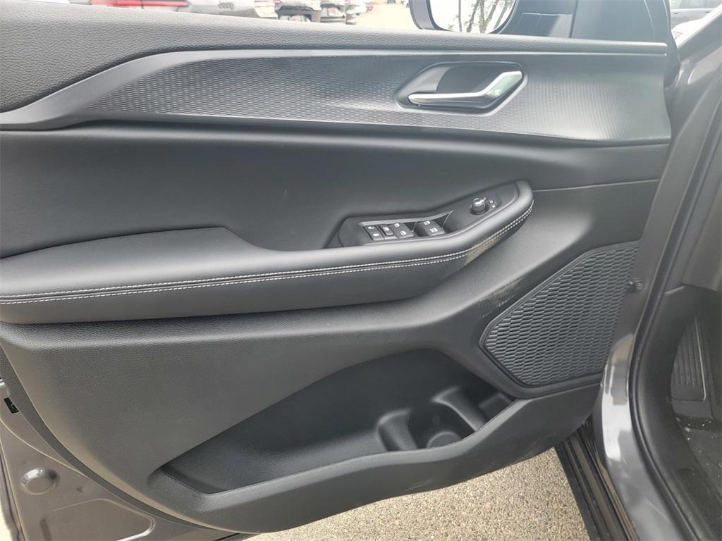 new 2025 Jeep Grand Cherokee car, priced at $34,625