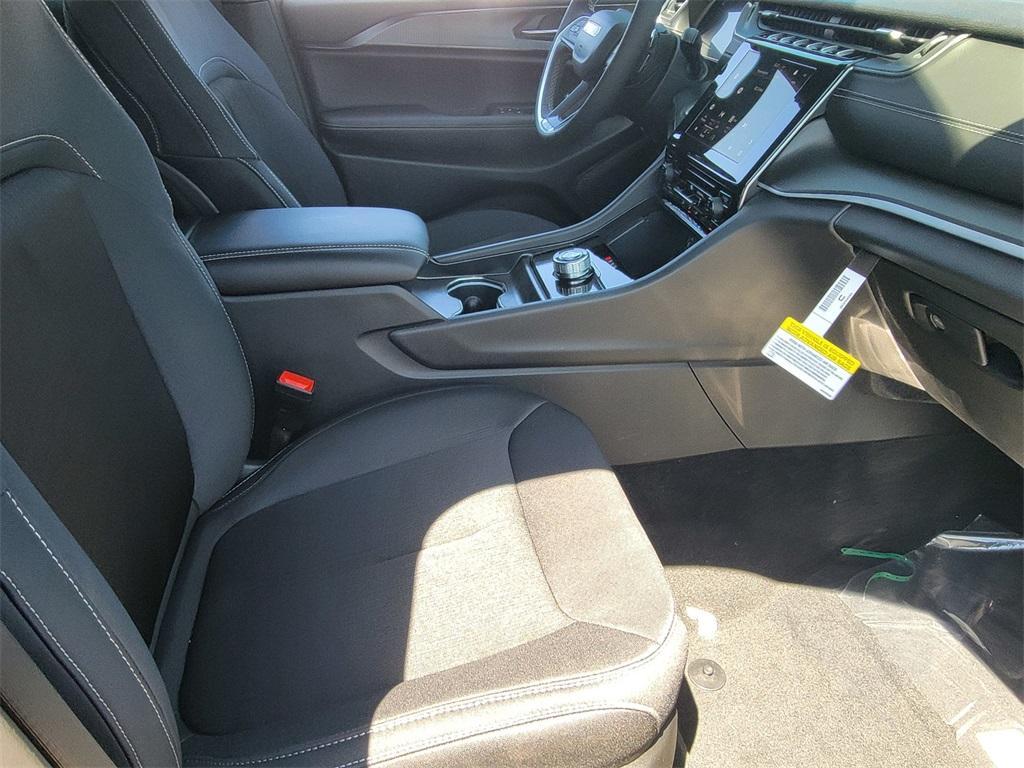 new 2025 Jeep Grand Cherokee car, priced at $32,725