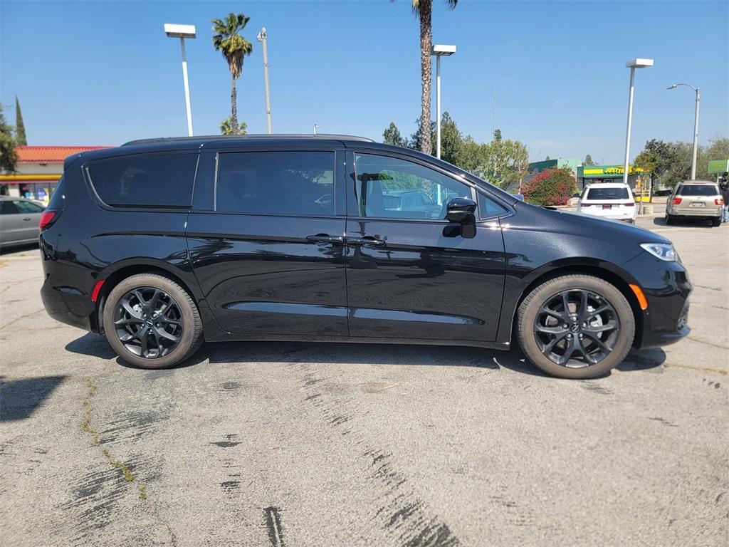 new 2024 Chrysler Pacifica car, priced at $36,335