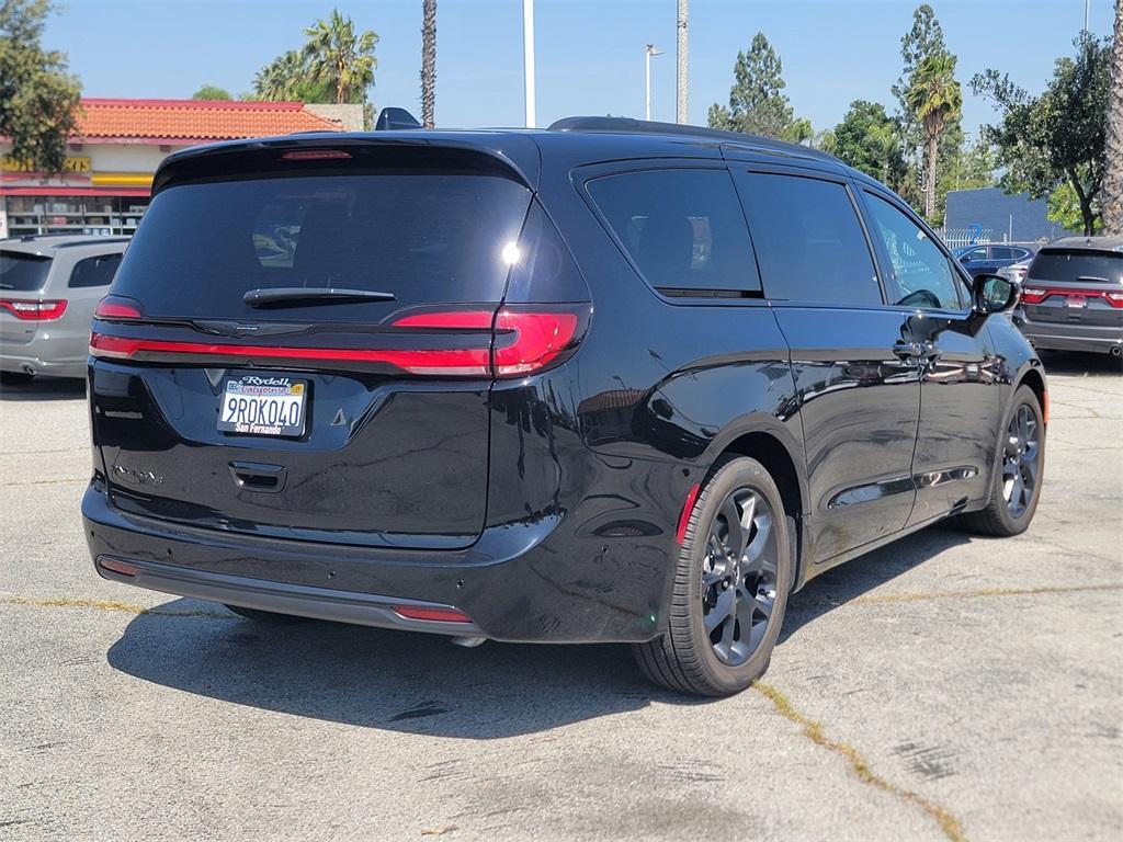 new 2024 Chrysler Pacifica car, priced at $36,335