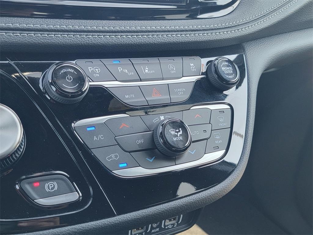 new 2024 Chrysler Pacifica car, priced at $36,335