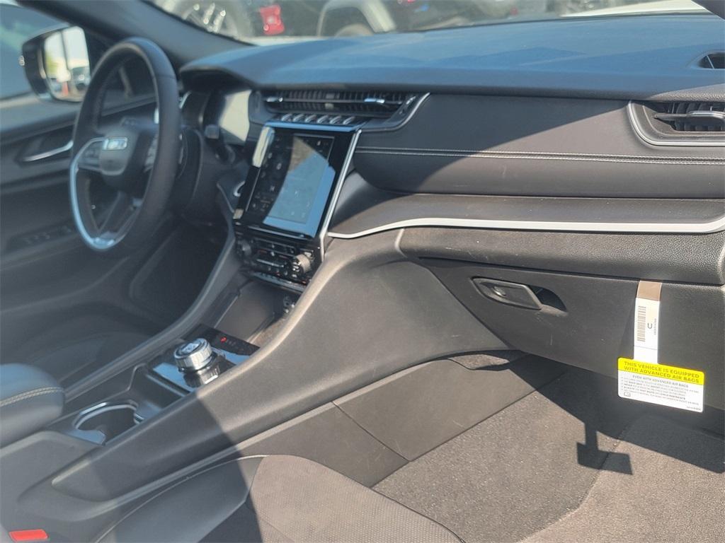 new 2025 Jeep Grand Cherokee L car, priced at $39,135