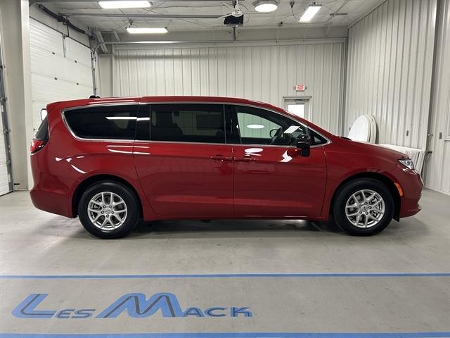 new 2025 Chrysler Pacifica car, priced at $42,920