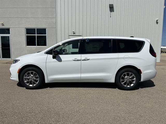 new 2024 Chrysler Pacifica car, priced at $46,012