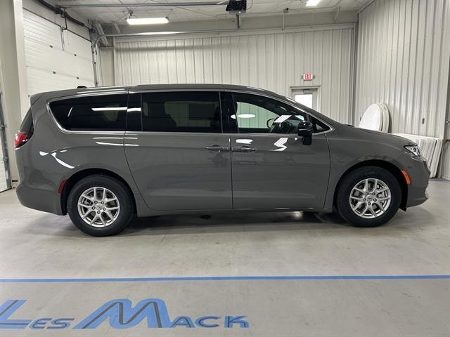 new 2025 Chrysler Pacifica car, priced at $42,920