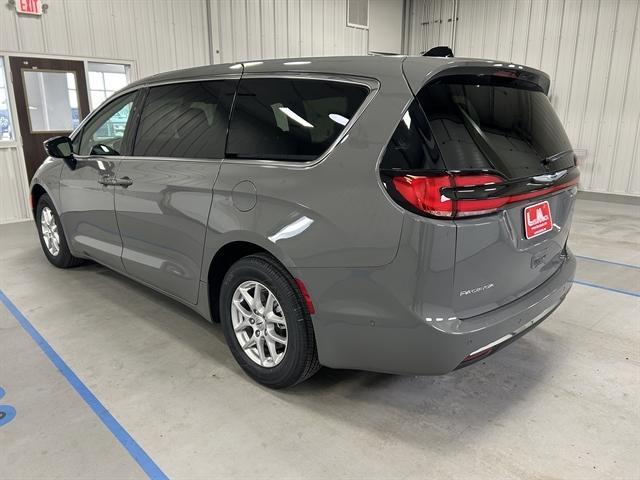 new 2025 Chrysler Pacifica car, priced at $42,920