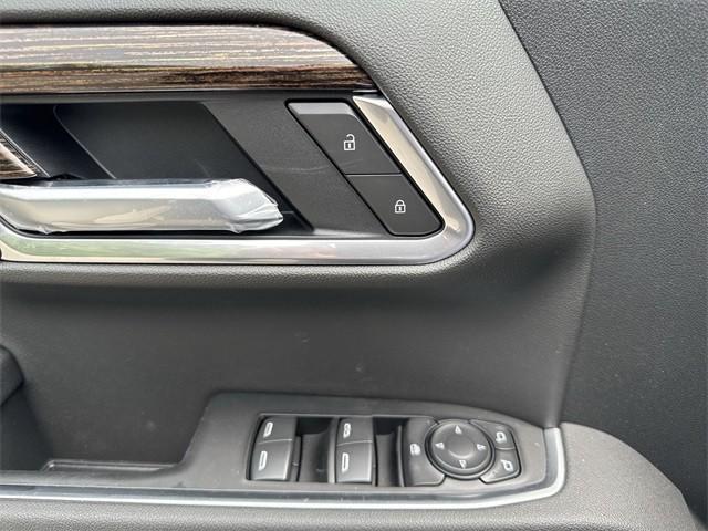 new 2025 GMC Sierra 1500 car, priced at $44,215