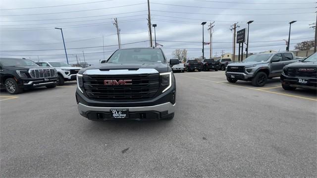 new 2025 GMC Sierra 1500 car, priced at $42,552