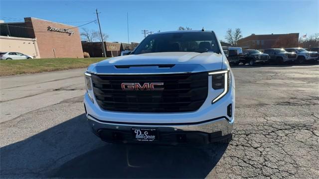 new 2025 GMC Sierra 1500 car, priced at $43,782