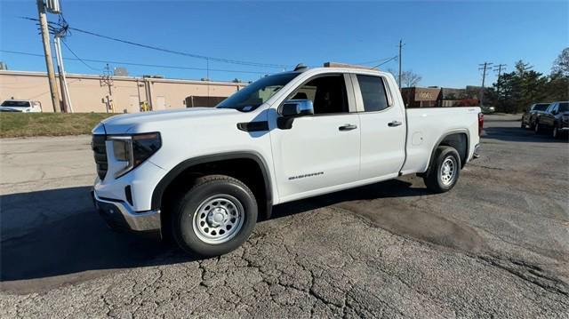 new 2025 GMC Sierra 1500 car, priced at $43,782