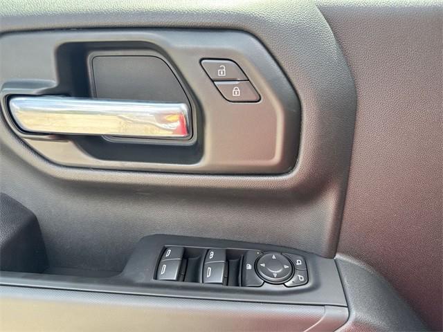 new 2025 GMC Sierra 1500 car, priced at $39,494