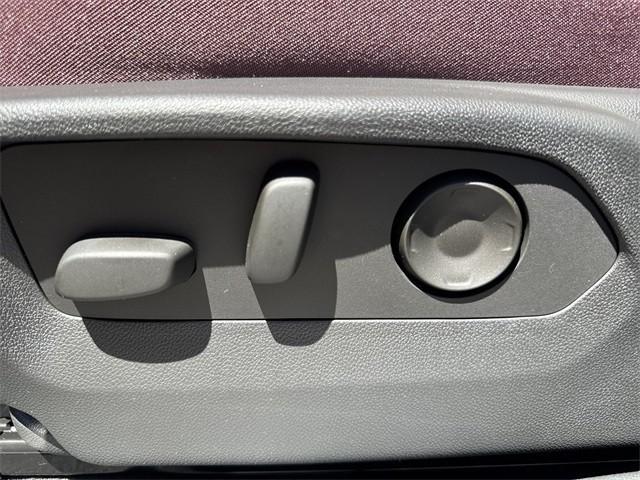 new 2025 Buick Envision car, priced at $40,380
