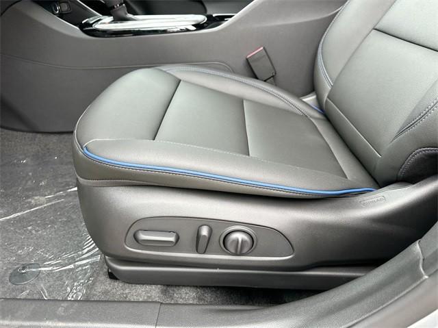 new 2025 Buick Envista car, priced at $27,739