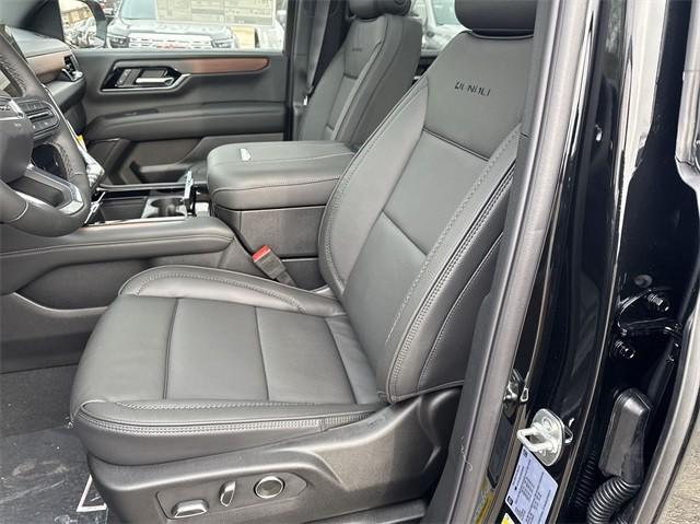 new 2025 GMC Yukon XL car, priced at $86,647