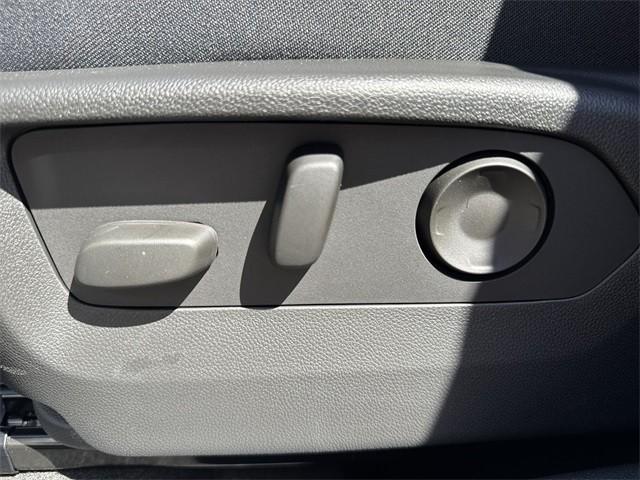 new 2025 Buick Envision car, priced at $41,290