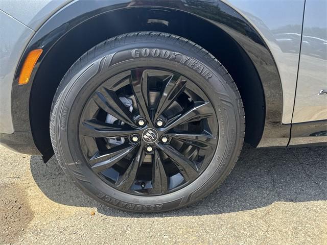 new 2025 Buick Envista car, priced at $27,226
