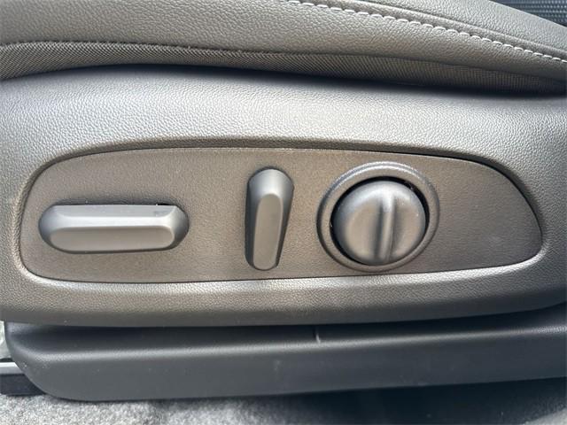 new 2025 Buick Envista car, priced at $25,694