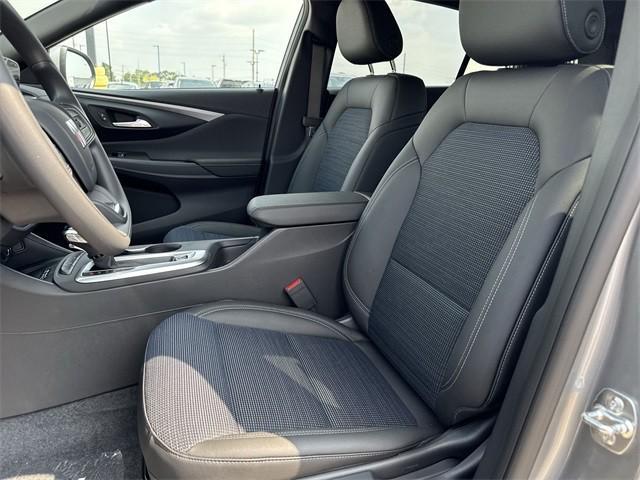 new 2025 Buick Envista car, priced at $25,536