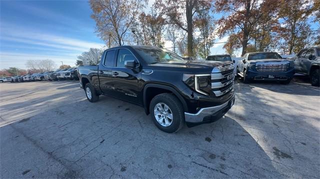 new 2025 GMC Sierra 1500 car, priced at $43,196