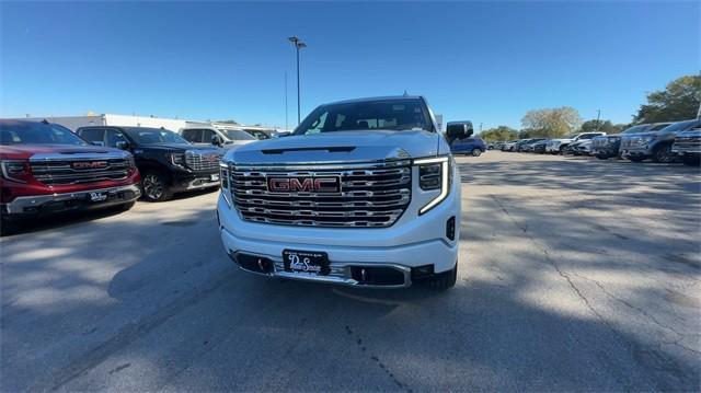 new 2025 GMC Sierra 1500 car, priced at $70,931