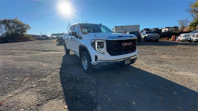 new 2025 GMC Sierra 1500 car, priced at $43,305