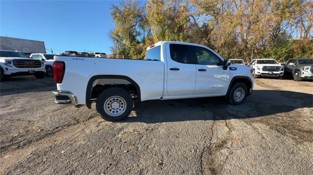 new 2025 GMC Sierra 1500 car, priced at $43,305