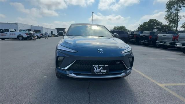 new 2025 Buick Envista car, priced at $27,811