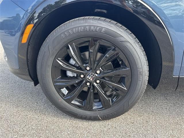 new 2025 Buick Envista car, priced at $27,811