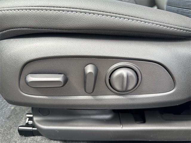 new 2025 Buick Envista car, priced at $25,694