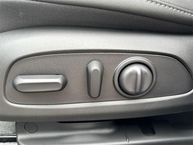 new 2025 Buick Envista car, priced at $23,395