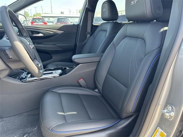 new 2025 Buick Envista car, priced at $27,226