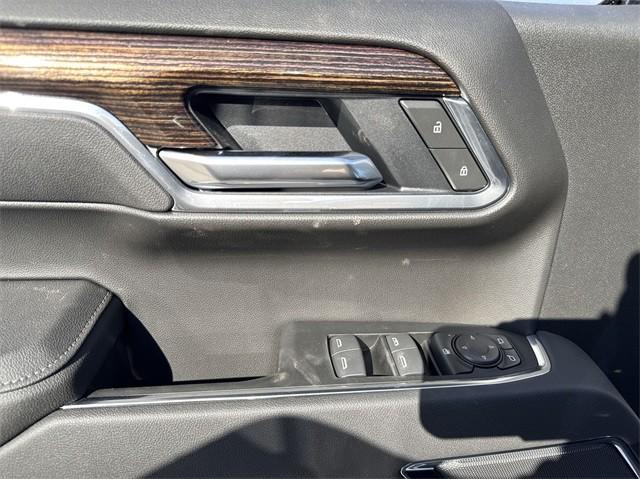 new 2025 GMC Sierra 1500 car, priced at $42,661
