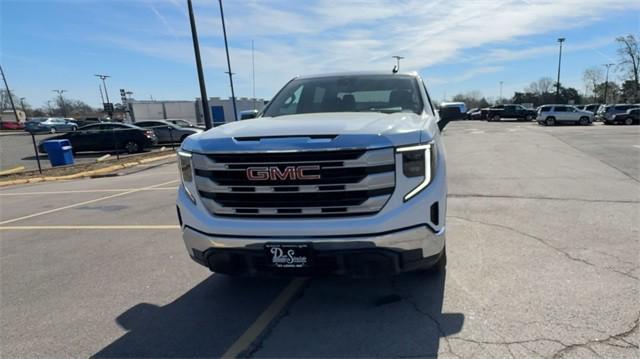 new 2025 GMC Sierra 1500 car, priced at $42,661