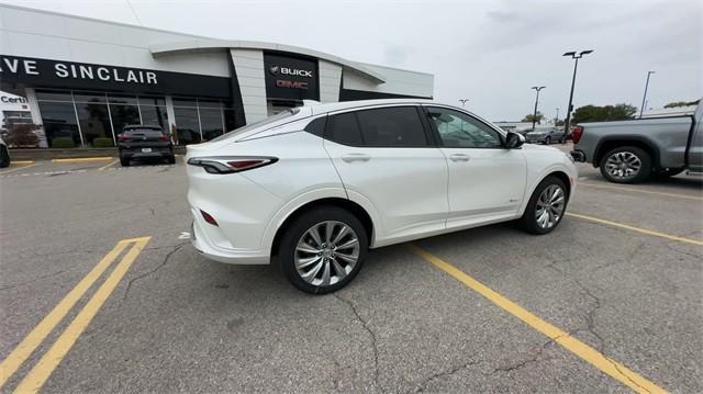 new 2025 Buick Envista car, priced at $30,035